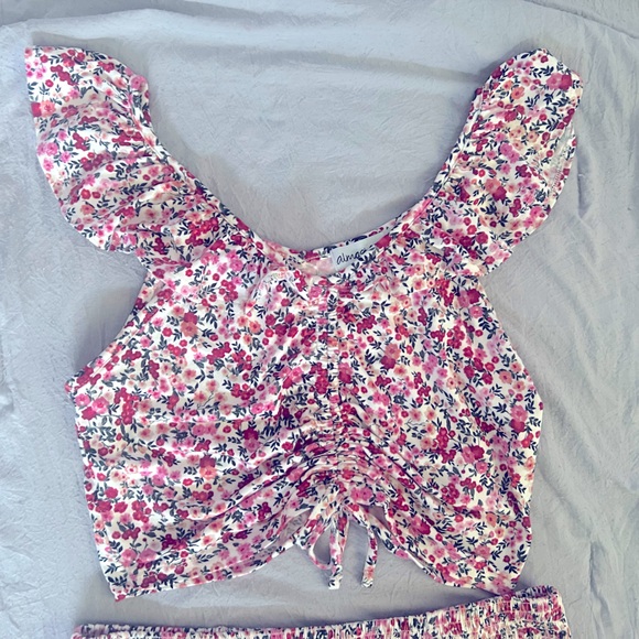 Women’s 2-piece outfit - Picture 2 of 3